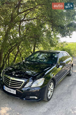 Седан Mercedes-Benz E-Class 2010 в 