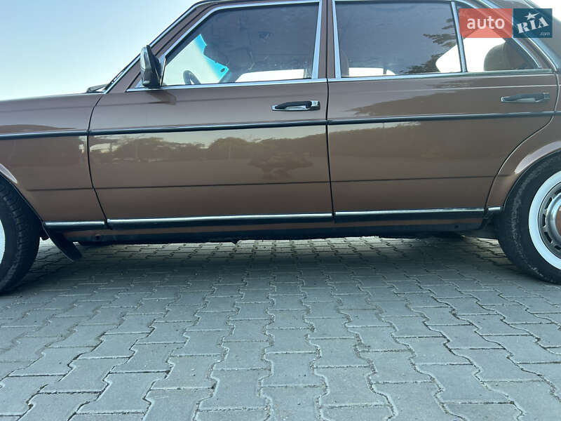 Седан Mercedes-Benz E-Class 1980 в Тернополе