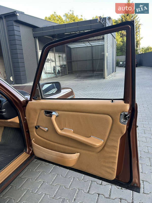 Седан Mercedes-Benz E-Class 1980 в Тернополе