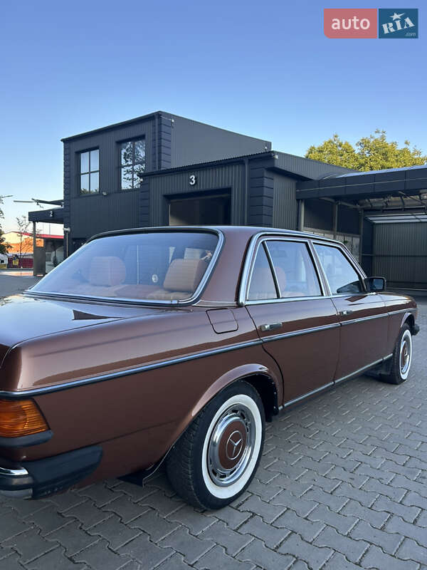 Седан Mercedes-Benz E-Class 1980 в Тернополе