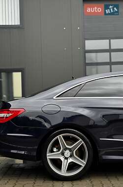 Купе Mercedes-Benz E-Class 2010 в 