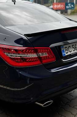Купе Mercedes-Benz E-Class 2010 в 