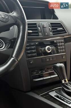 Купе Mercedes-Benz E-Class 2010 в 