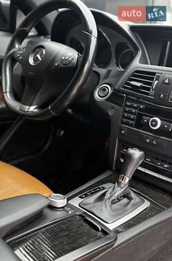 Купе Mercedes-Benz E-Class 2010 в 