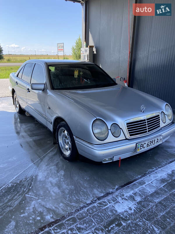 Mercedes-Benz E-Class 1996