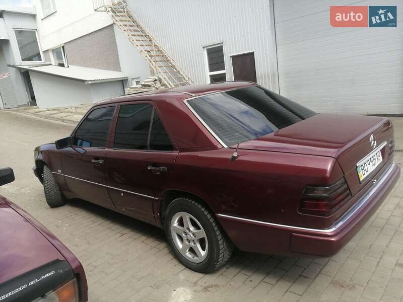 Седан Mercedes-Benz E-Class 1989 в Тернополе