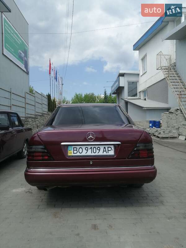 Седан Mercedes-Benz E-Class 1989 в Тернополе