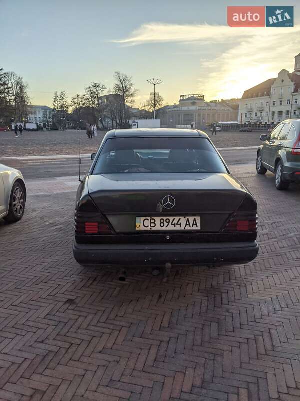 Седан Mercedes-Benz E-Class 1988 в Чернигове