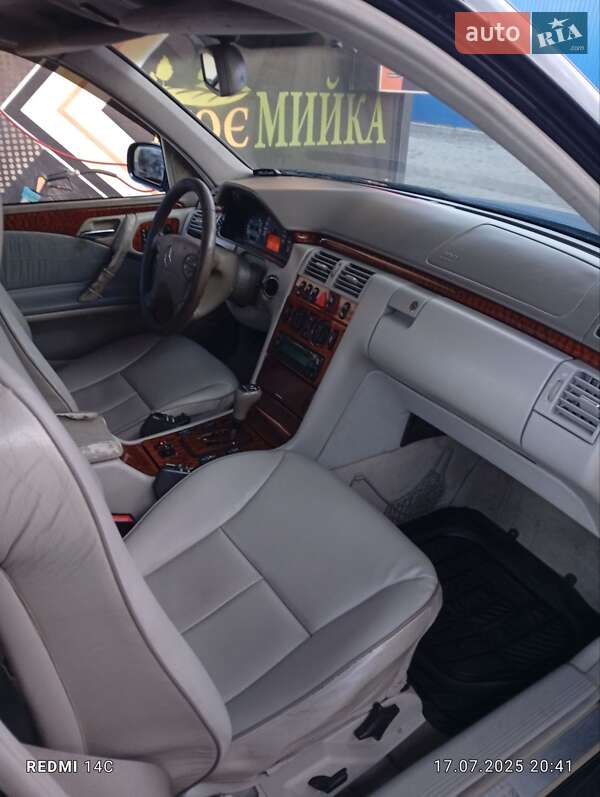 Седан Mercedes-Benz E-Class 2000 в Ржищеве