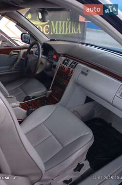 Седан Mercedes-Benz E-Class 2000 в 