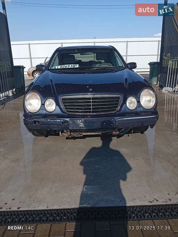 Седан Mercedes-Benz E-Class 2000 в Ржищеве