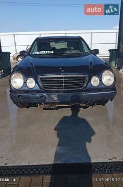 Седан Mercedes-Benz E-Class 2000 в 