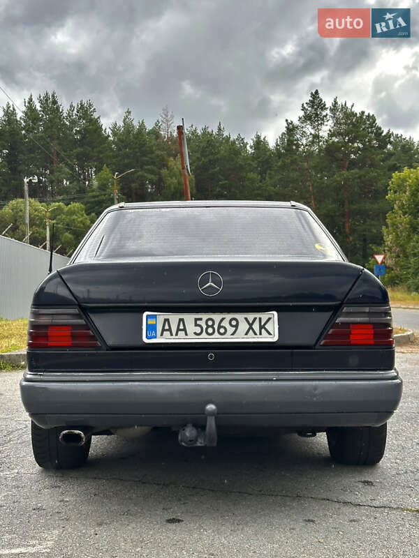 Седан Mercedes-Benz E-Class 1988 в Малині
