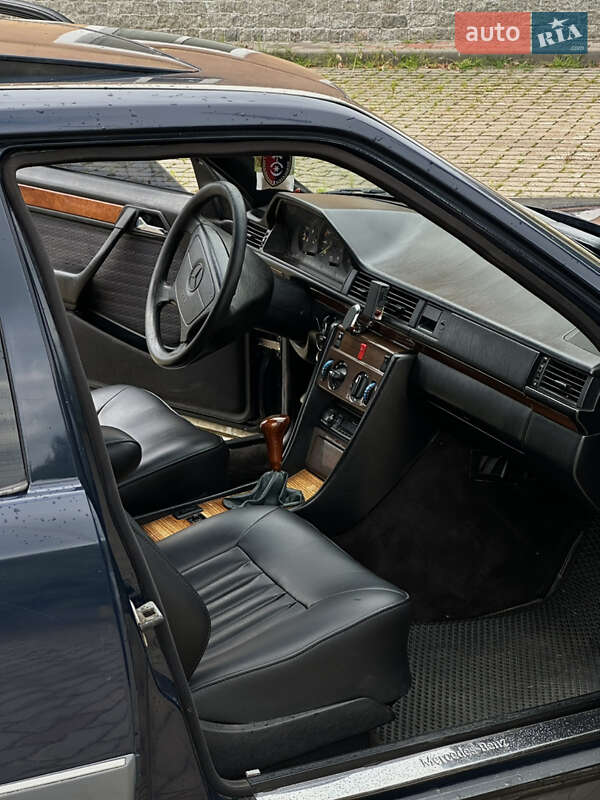 Седан Mercedes-Benz E-Class 1988 в Малині