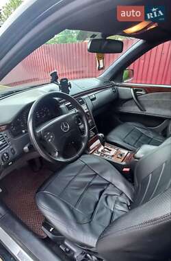 Седан Mercedes-Benz E-Class 2001 в 