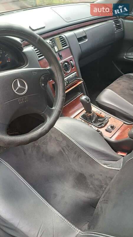 Седан Mercedes-Benz E-Class 2002 в Пирятине