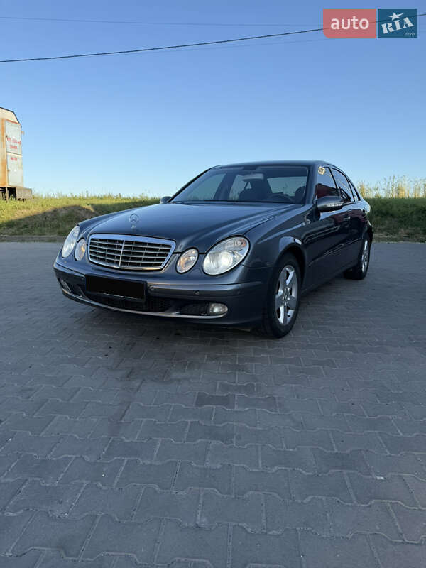Mercedes-Benz E-Class 2005