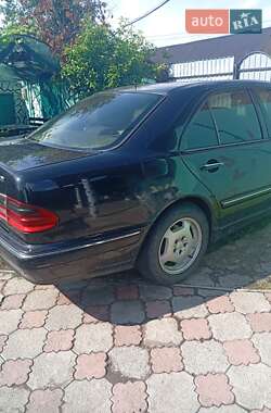Седан Mercedes-Benz E-Class 2001 в 