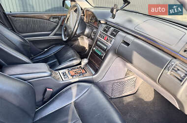 Седан Mercedes-Benz E-Class 2001 в 
