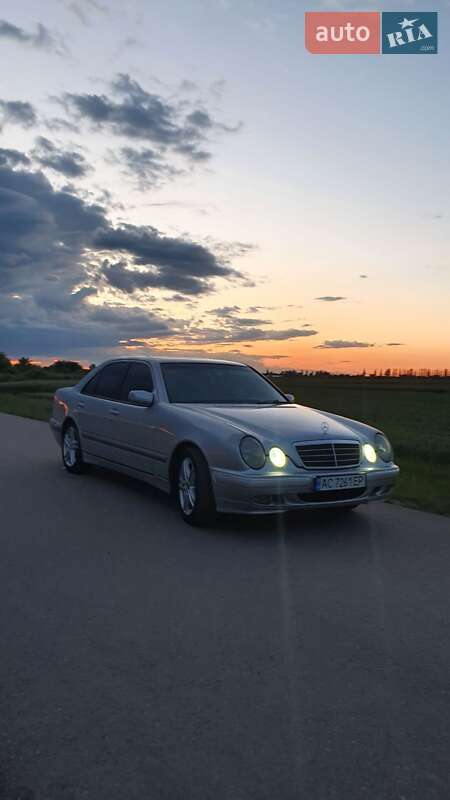 Седан Mercedes-Benz E-Class 2001 в Луцке