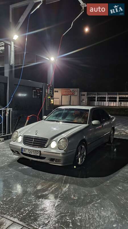Седан Mercedes-Benz E-Class 2001 в Луцке