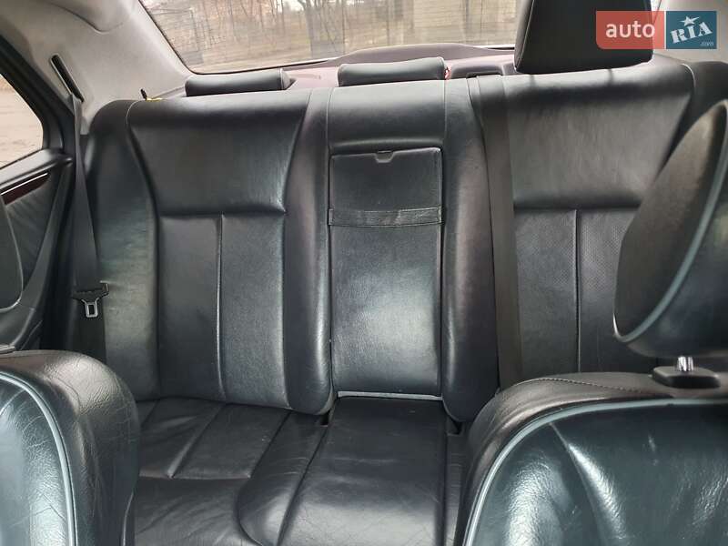Седан Mercedes-Benz E-Class 2001 в Луцке