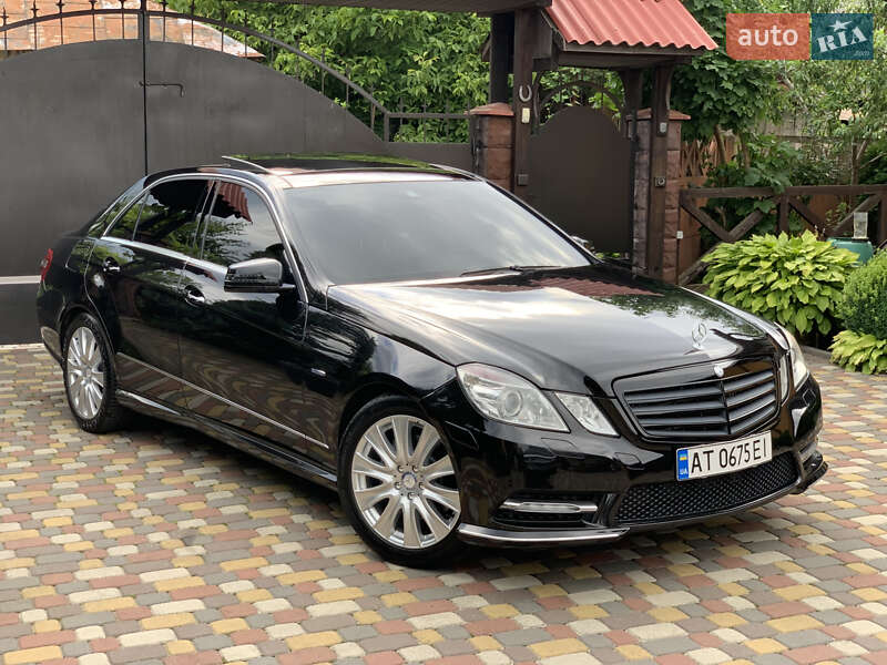 Седан Mercedes-Benz E-Class 2012 в Ивано-Франковске