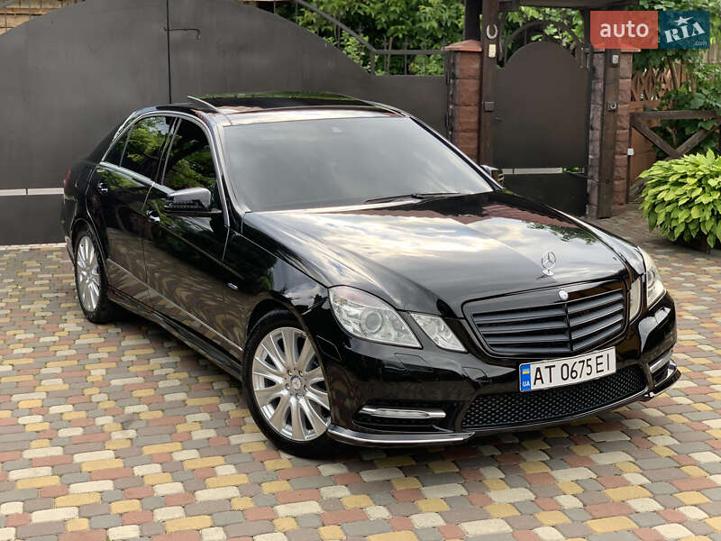 Седан Mercedes-Benz E-Class 2012 в Ивано-Франковске