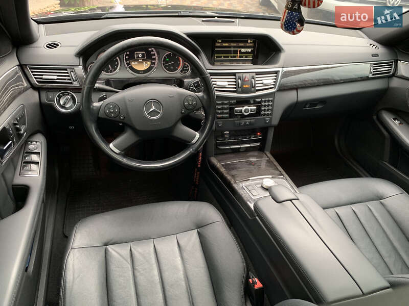 Седан Mercedes-Benz E-Class 2012 в Ивано-Франковске