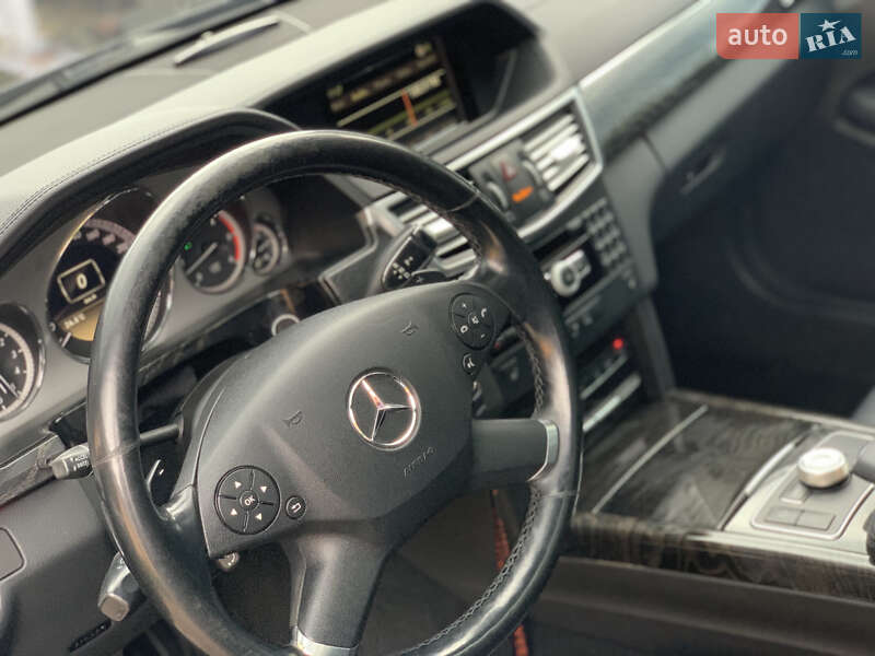 Седан Mercedes-Benz E-Class 2012 в Ивано-Франковске