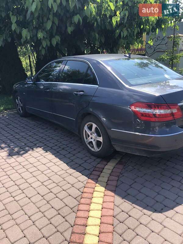 Седан Mercedes-Benz E-Class 2011 в Яворові