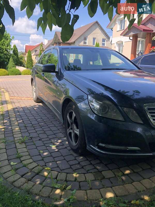 Седан Mercedes-Benz E-Class 2011 в Яворові