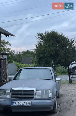 Седан Mercedes-Benz E-Class 1986 в Куликове