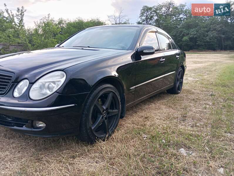 Седан Mercedes-Benz E-Class 2005 в Днепре
