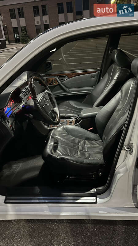 Седан Mercedes-Benz E-Class 1997 в Киеве