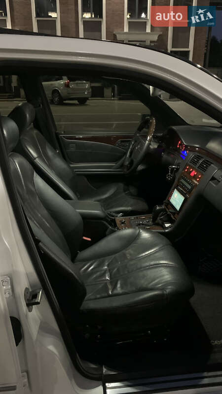 Седан Mercedes-Benz E-Class 1997 в Киеве