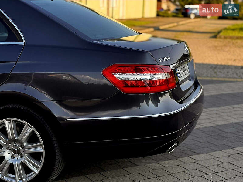 Седан Mercedes-Benz E-Class 2011 в Львове
