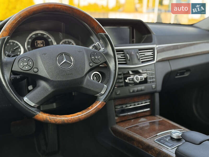 Седан Mercedes-Benz E-Class 2011 в Львове