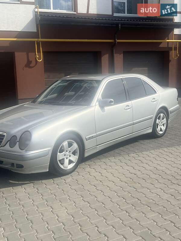 Седан Mercedes-Benz E-Class 2000 в Івано-Франківську
