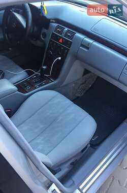 Седан Mercedes-Benz E-Class 2000 в 