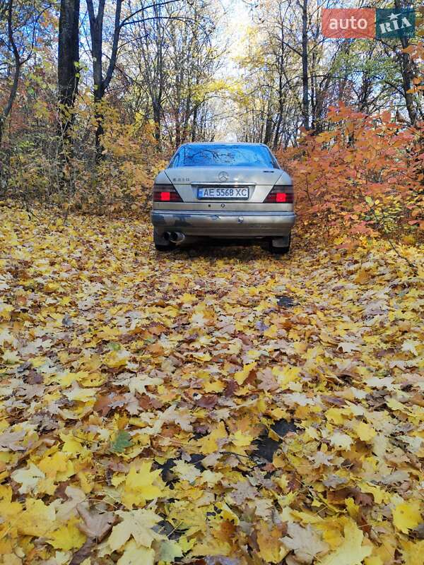 Седан Mercedes-Benz E-Class 1995 в Краснограді
