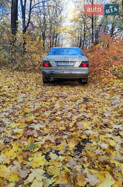 Седан Mercedes-Benz E-Class 1995 в 