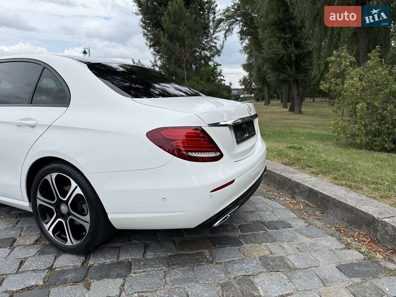 Седан Mercedes-Benz E-Class 2016 в Киеве