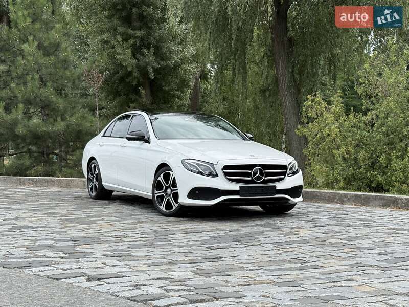 Седан Mercedes-Benz E-Class 2016 в Киеве