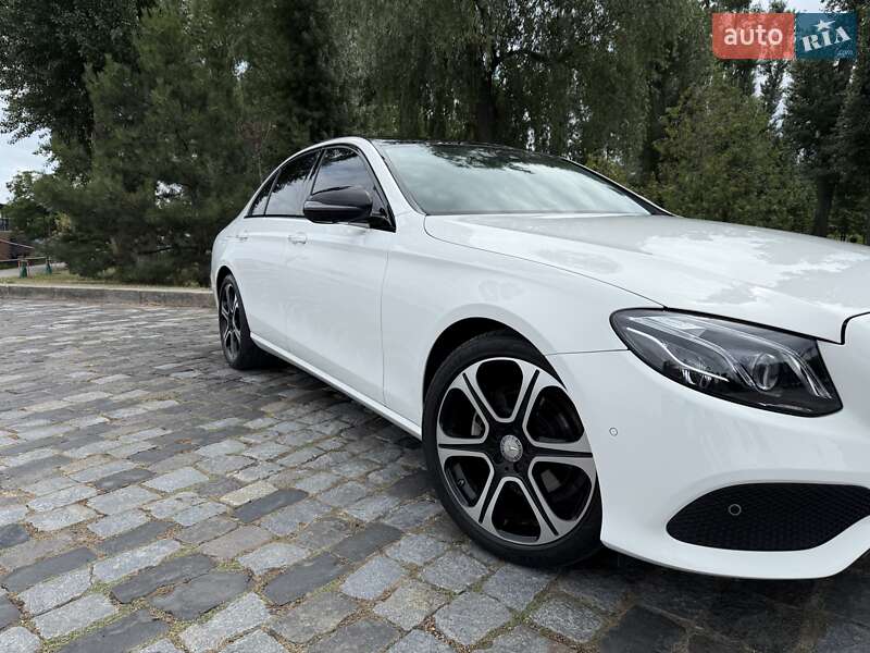 Седан Mercedes-Benz E-Class 2016 в Киеве