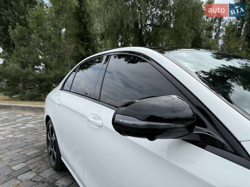 Седан Mercedes-Benz E-Class 2016 в Киеве
