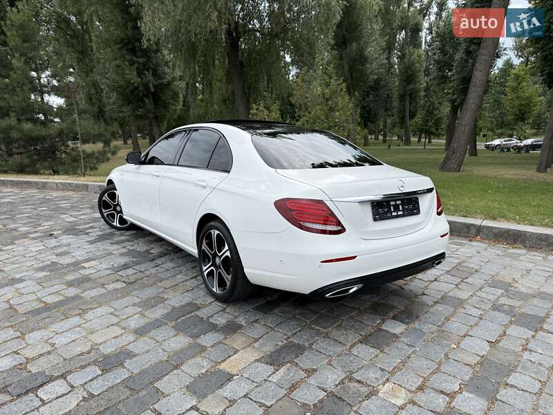 Седан Mercedes-Benz E-Class 2016 в Киеве