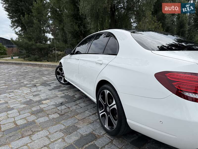 Седан Mercedes-Benz E-Class 2016 в Киеве