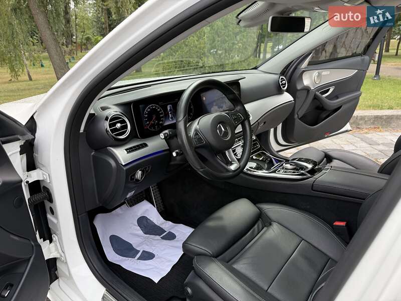 Седан Mercedes-Benz E-Class 2016 в Киеве