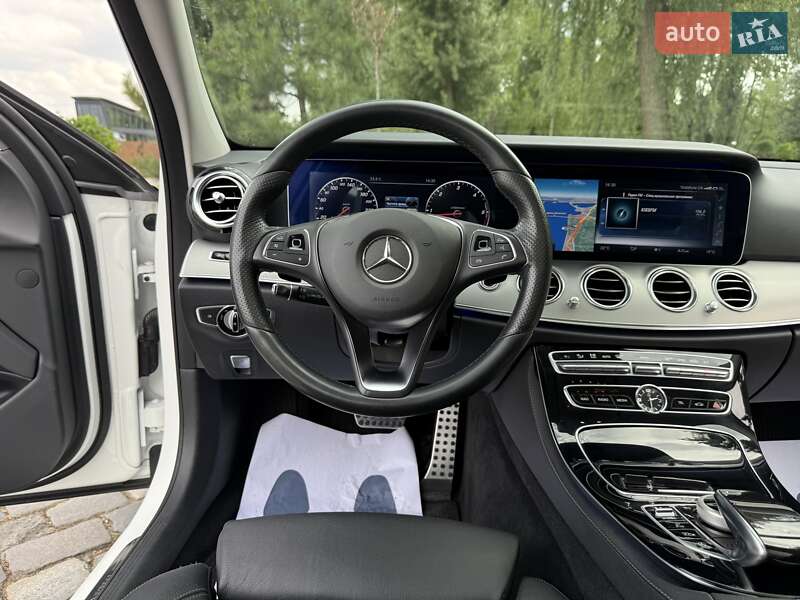 Седан Mercedes-Benz E-Class 2016 в Киеве